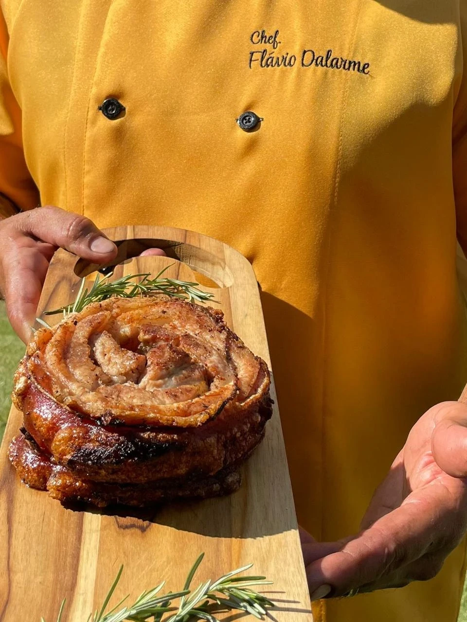 Panceta de rolo dourada, apresentada pelo Chef Flávio