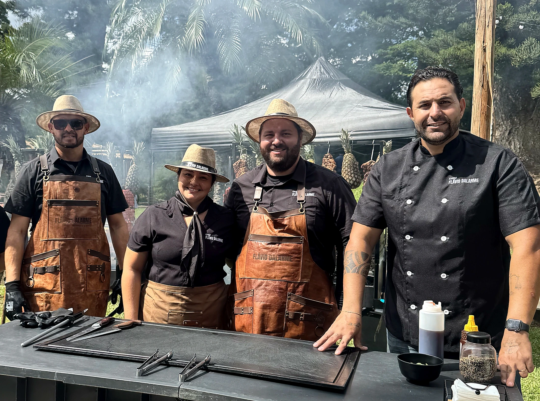 Chef Flávio em destaque com sua equipe na estação de serviço